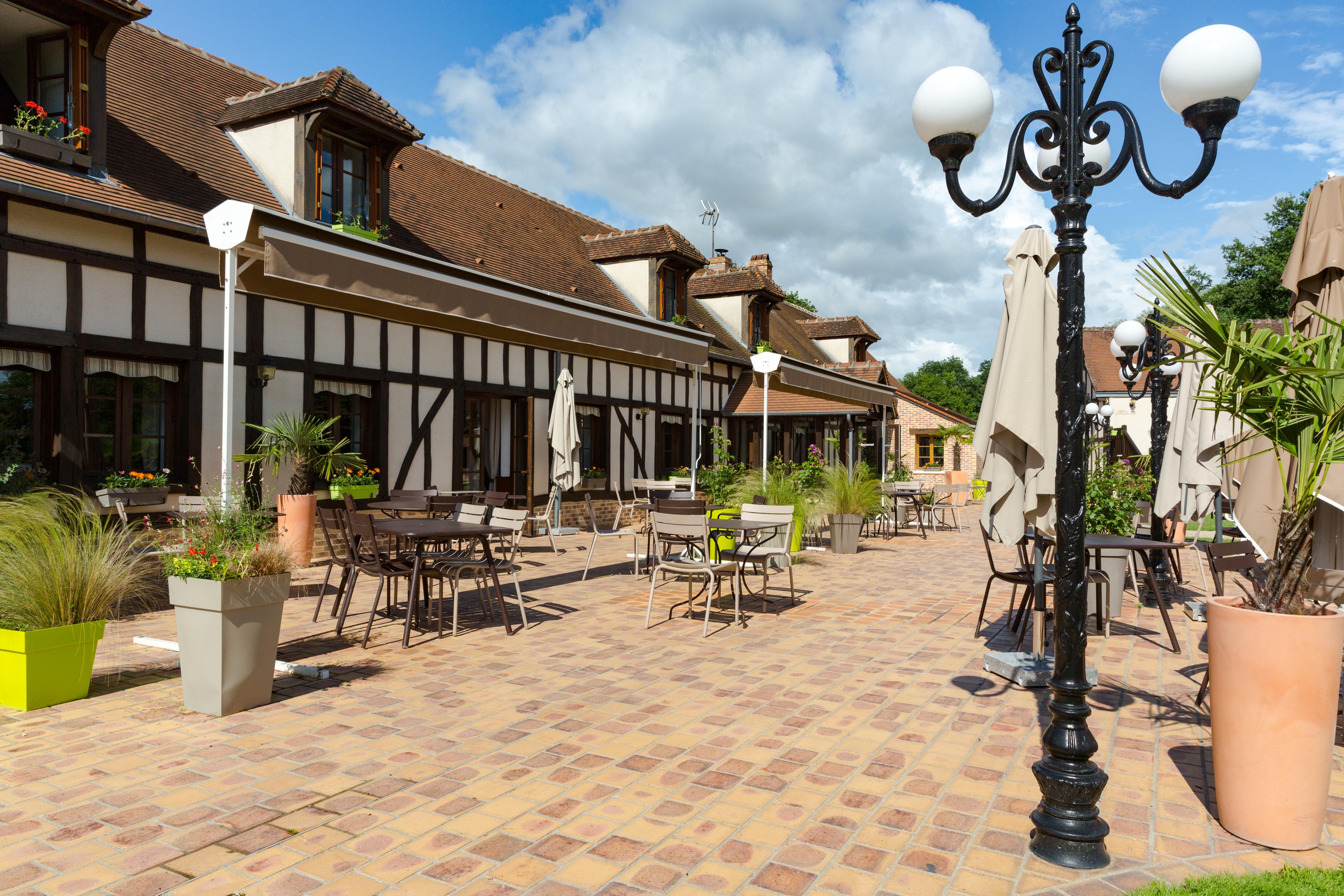 L'Oree Des Chenes, The Originals Relais La Ferté-Saint-Aubin Exteriör bild